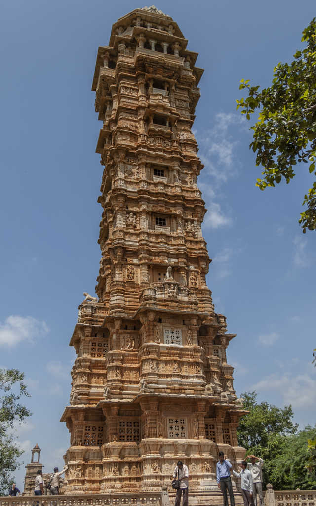 27 - India - Chittorgarh - fuerte de Chittorgarh - torre Vijaya Stambha o torre de la Victoria